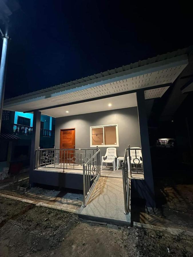 Pp. Valentine Bungalow Kepulauan Phi Phi Bagian luar foto